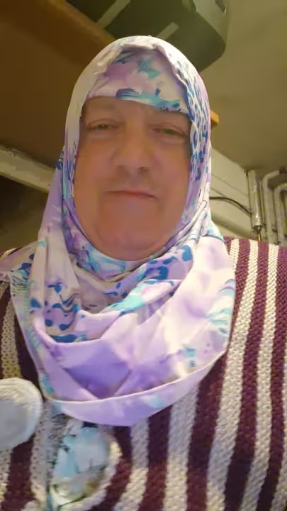 Fatma macht ein Herzgeschenk